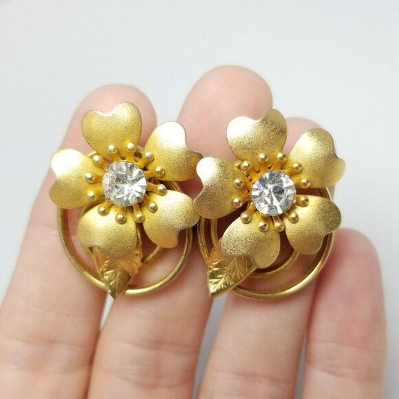 Vintage Flower Rhinestone Center Clip On Screw Back Earrings, Gold Tone Setting - Picture 6 of 6